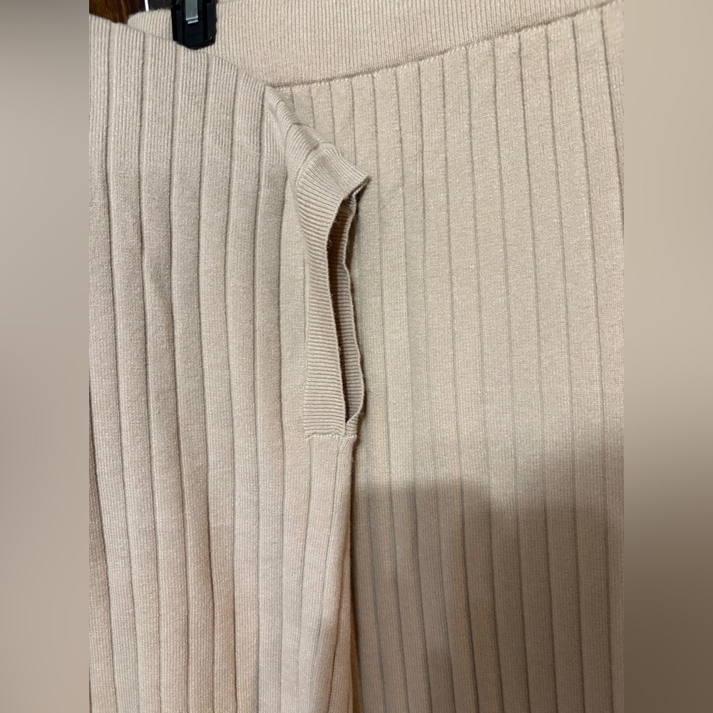 Sincerely Jules Beige Knit Top/ Bottom - Picture 3 of 4